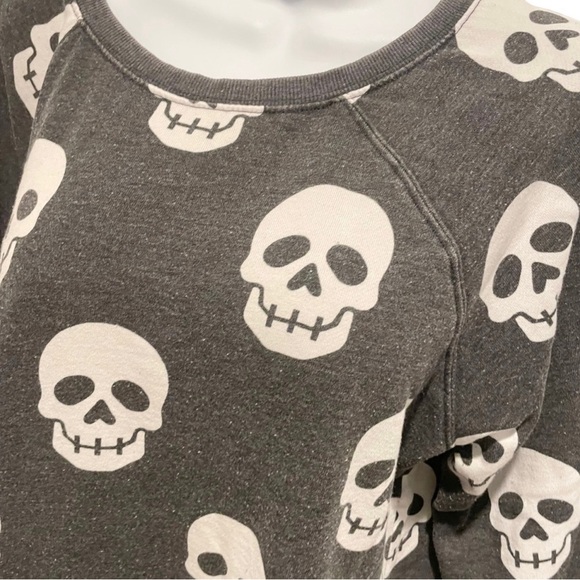 TORRID Classic Fit Cozy Fleece Crew Neck Raglan Tunic Skulls Sweatshirt Size 1 - Picture 3 of 14